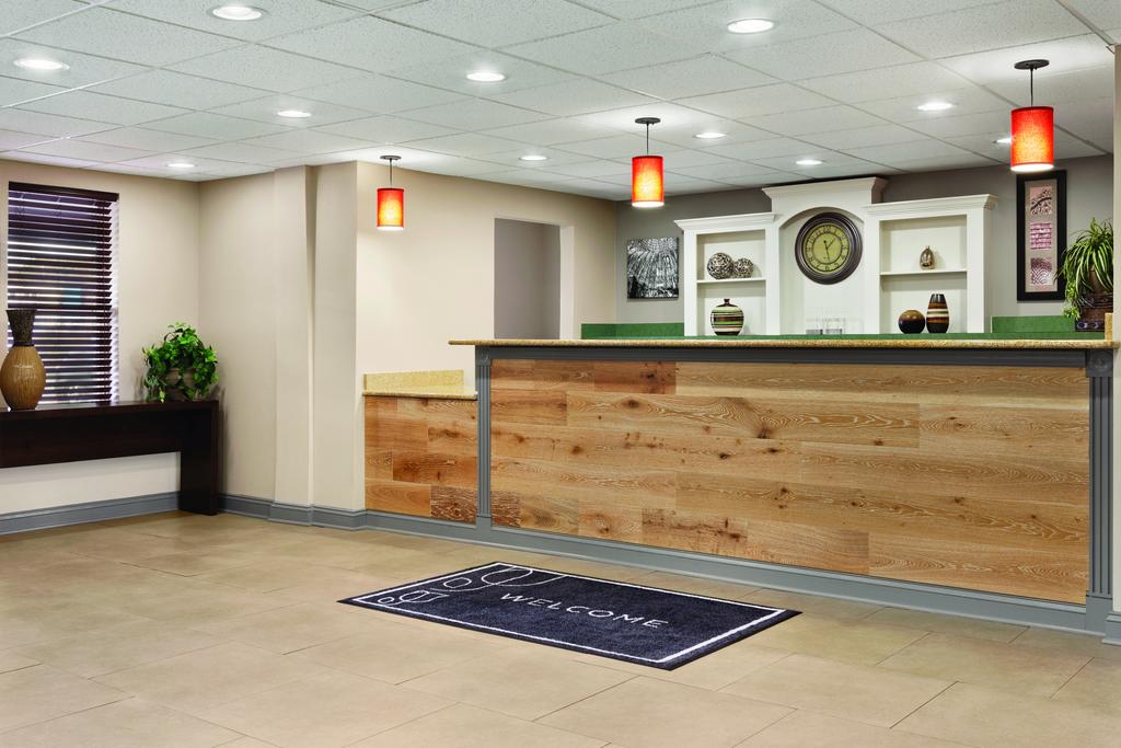 Country Inn & Suites Wytheville - Lobby Area-2