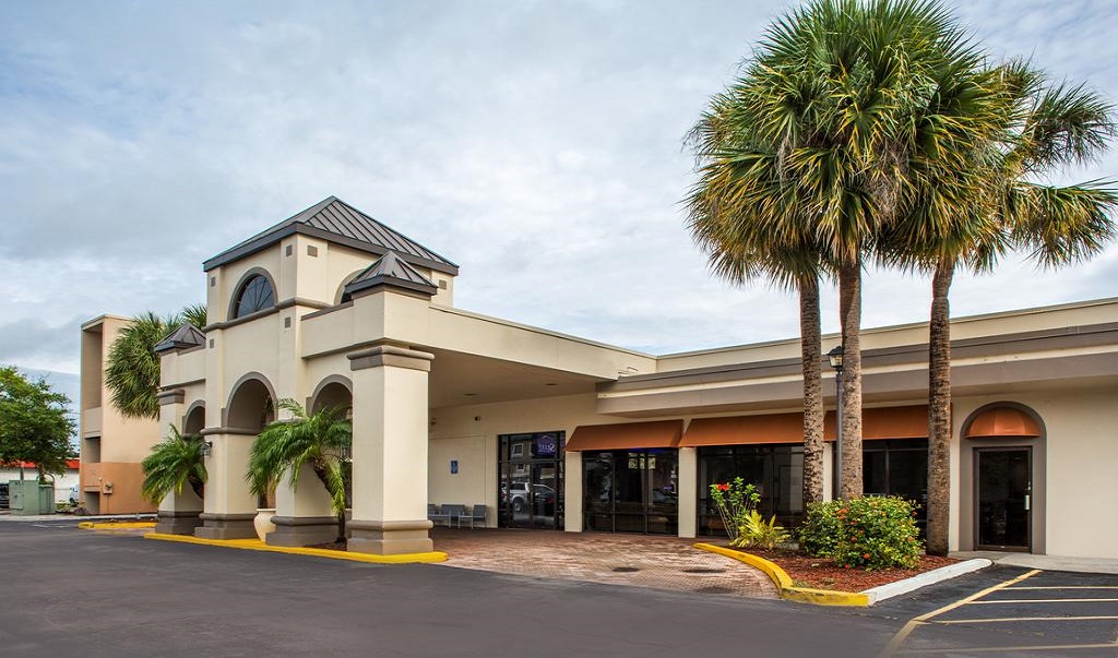 Days Inn and Suites Orlando Airport - Exterior