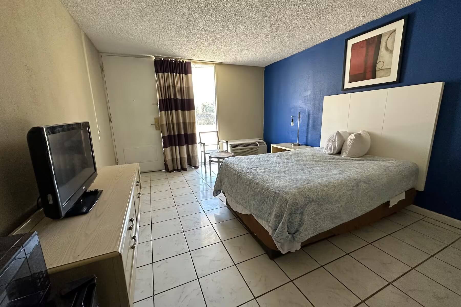 Travelodge Lumberton - Single Bedroom-8