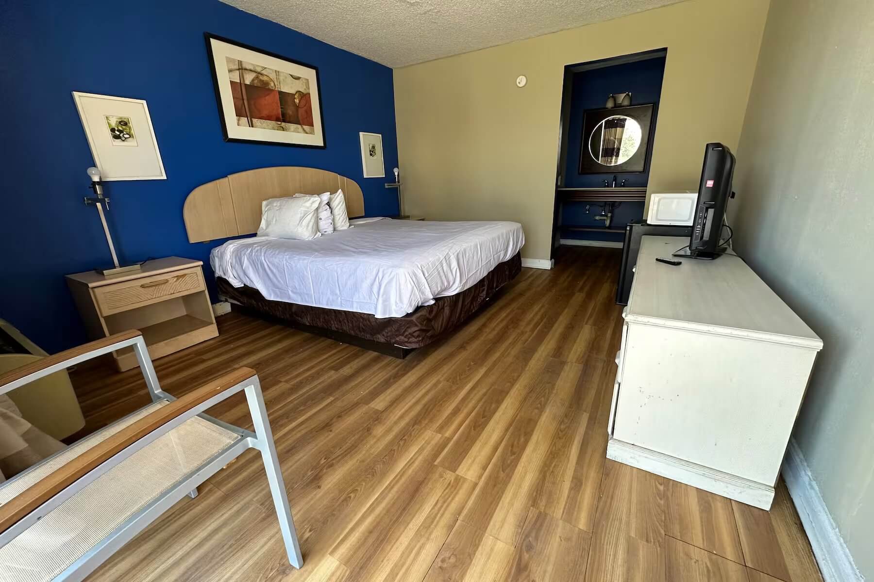 Travelodge Lumberton - Single Bedroom-4