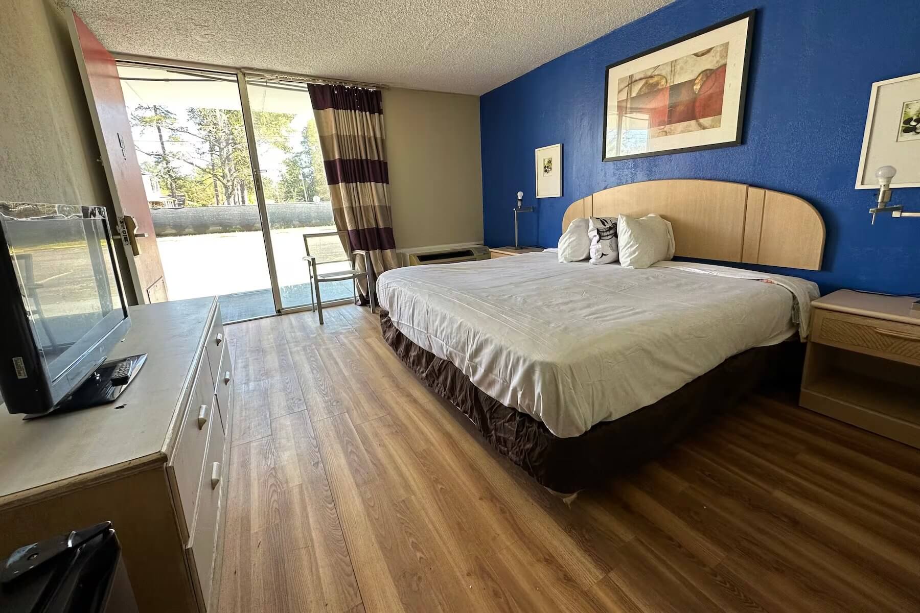 Travelodge Lumberton - Single Bedroom-5