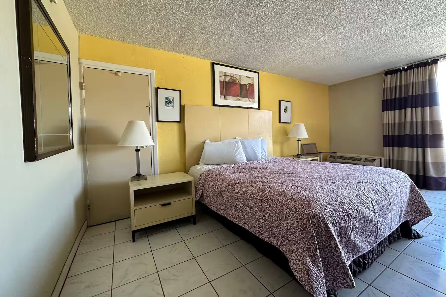 Travelodge Lumberton - Single Bedroom-9