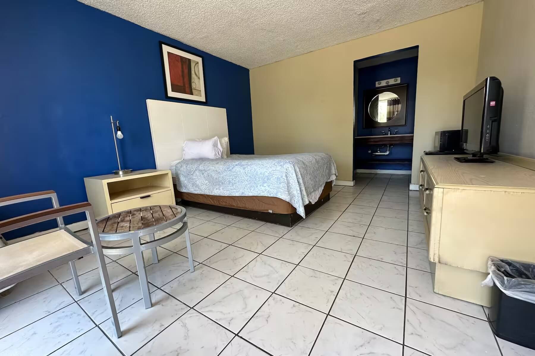 Travelodge Lumberton - Single Bedroom-7