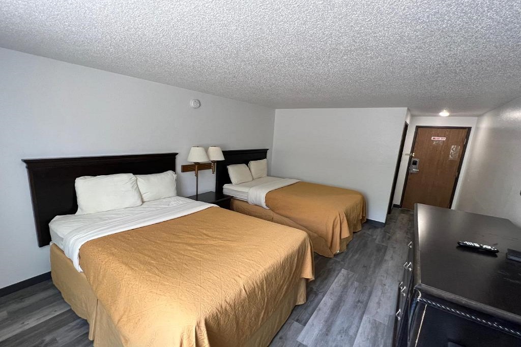 Dickinson Inn - Two Double Bedroom-3