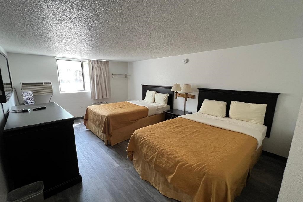 Dickinson Inn - Two Double Bedroom-1