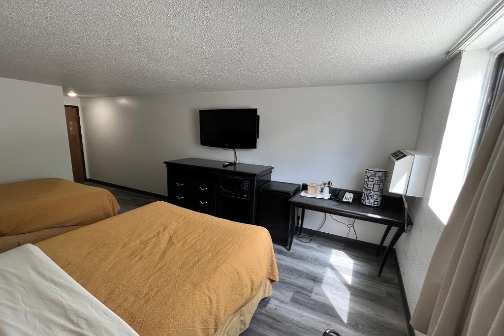 Dickinson Inn - Two Double Bedroom-2