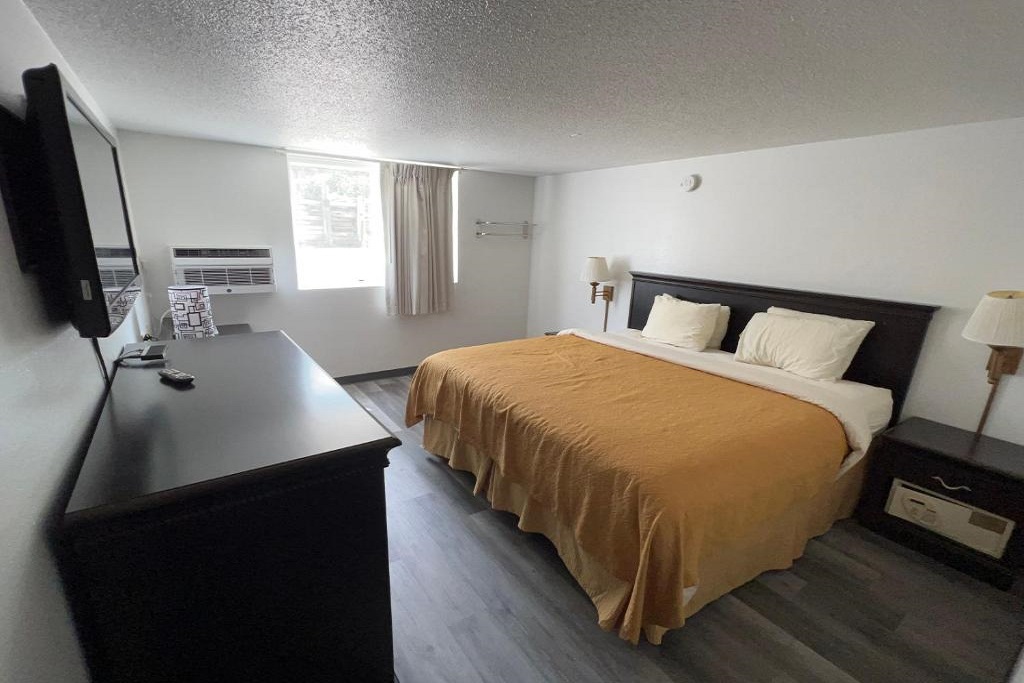Dickinson Inn - Single Bedroom-1