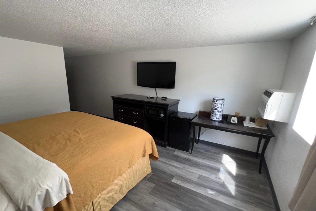 Dickinson Inn - Single Bedroom-3