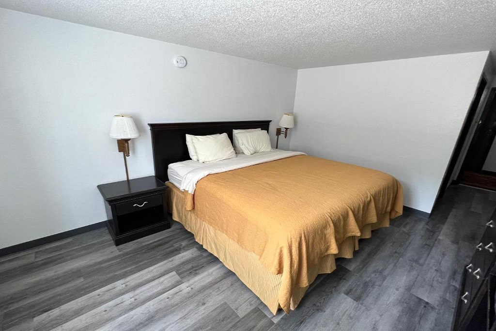 Dickinson Inn - Single Bedroom-2