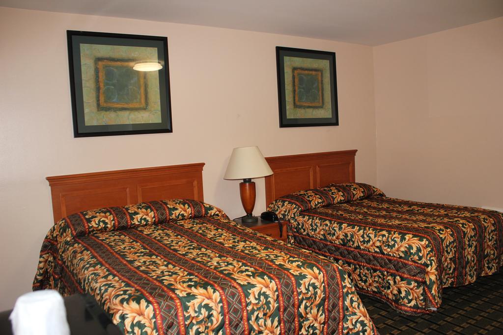 Driftwood Inn - Double Beds Room-2