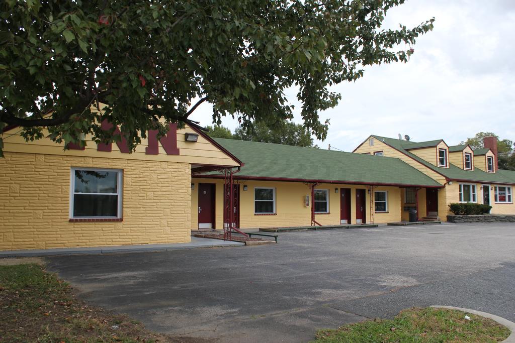 Driftwood Inn - Hotel Exterior -1