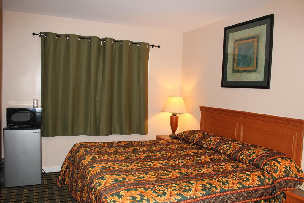 Driftwood Inn - Single Bed Room-1