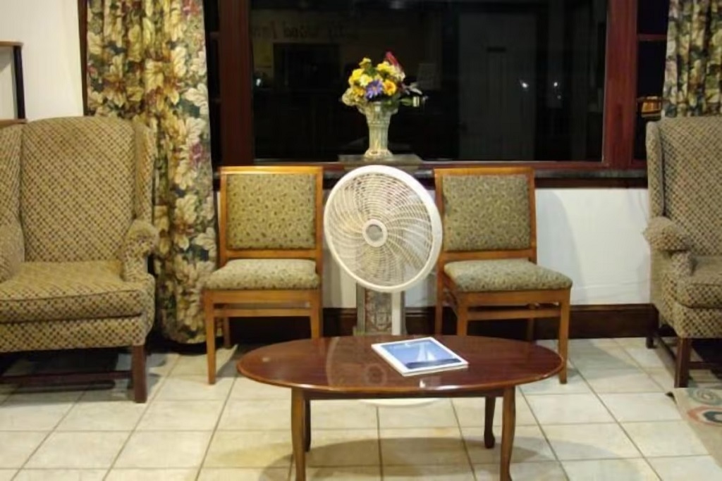 Driftwood Inn - Lobby