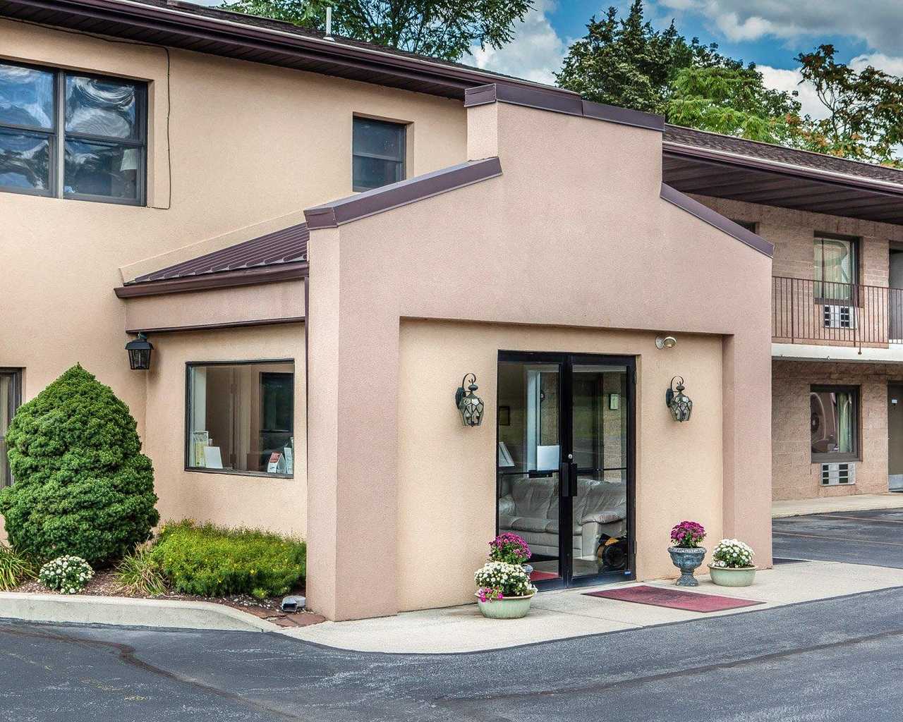 Econo Lodge Douglassville - Exterior-3