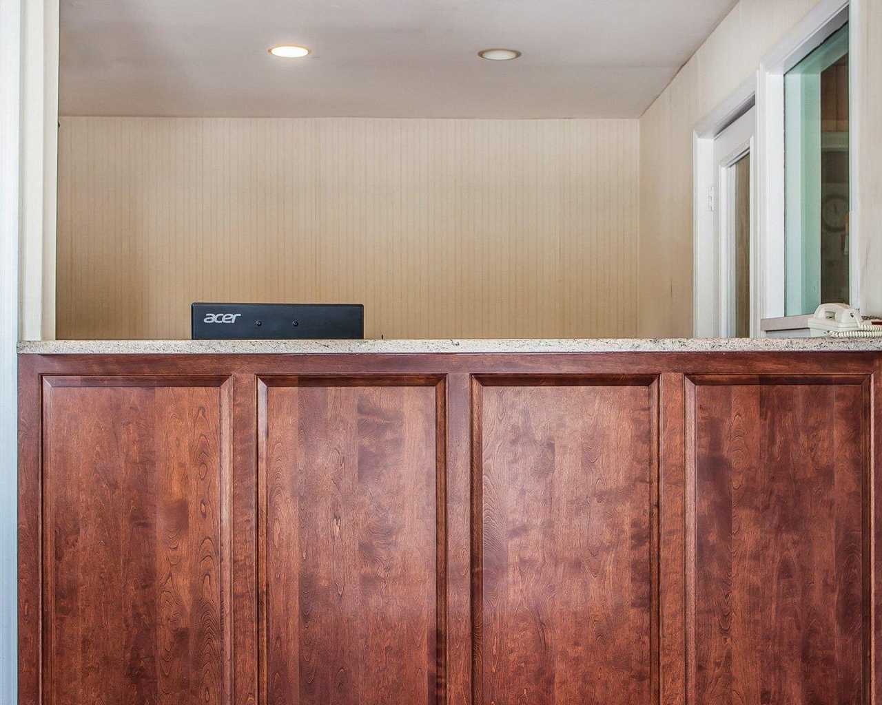 Econo Lodge Douglassville - Lobby-2