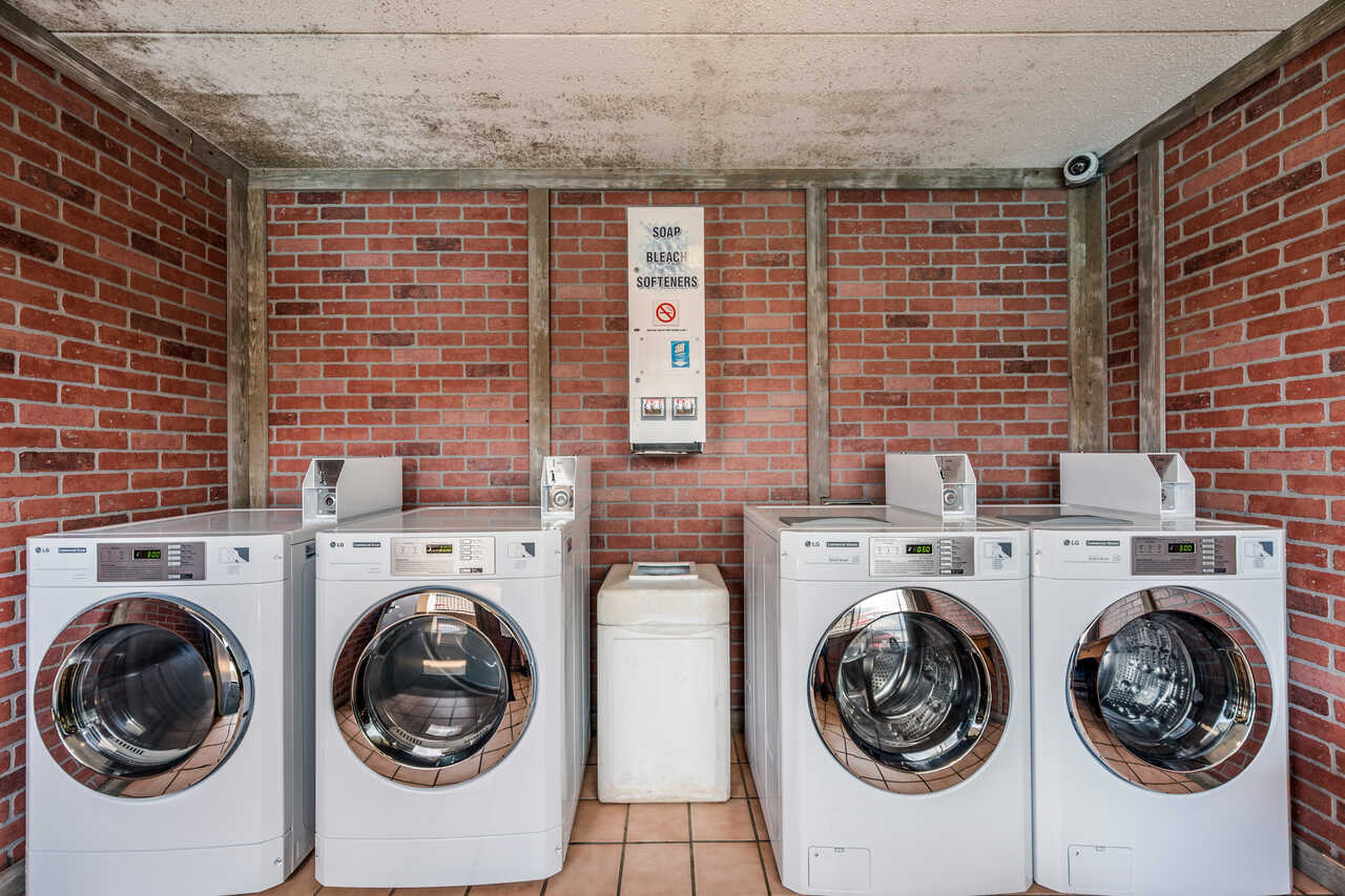 Econo Lodge Inn & Suites - Laundry Area-2