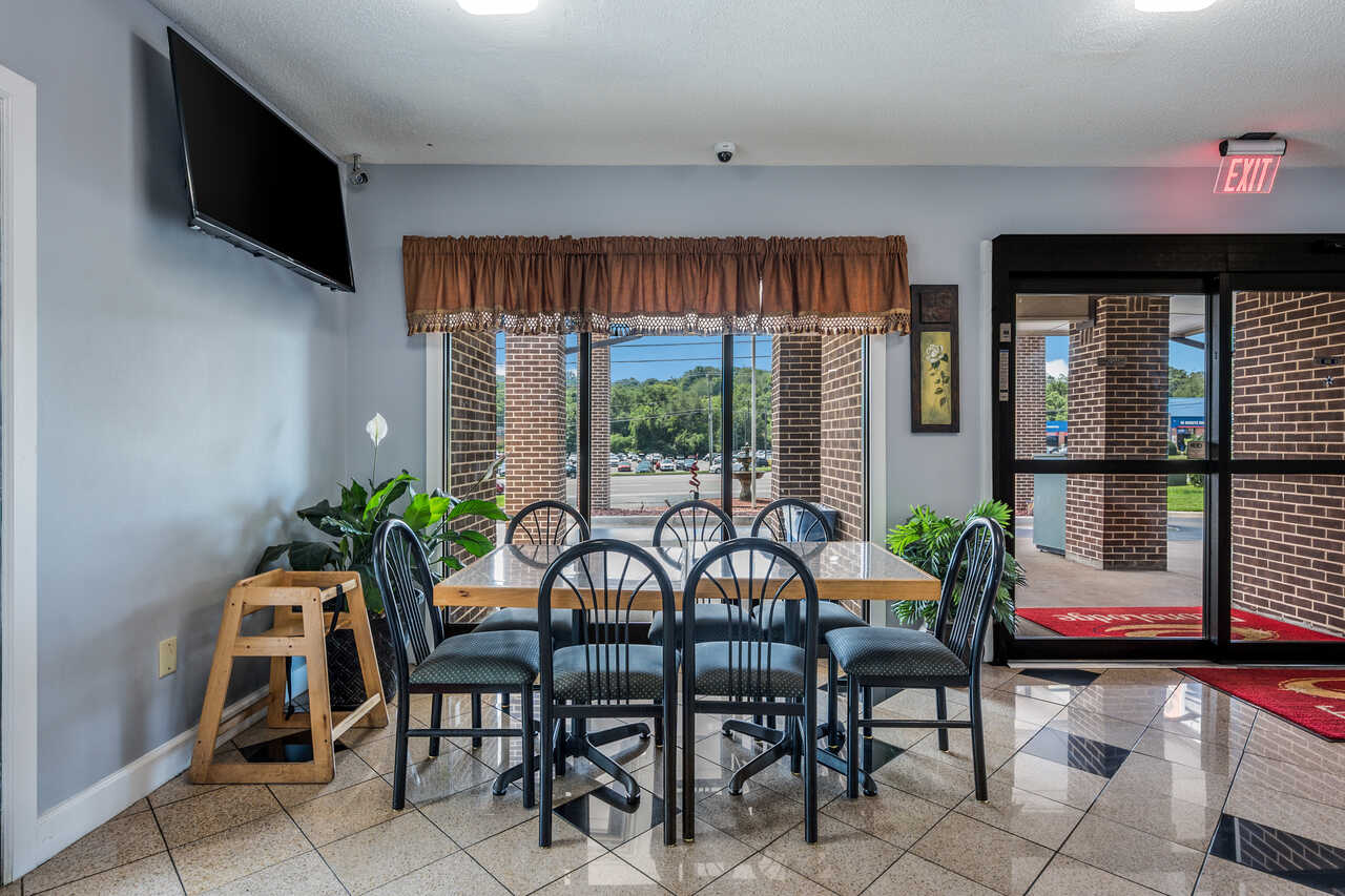 Econo Lodge Inn & Suites - Lobby Area-5