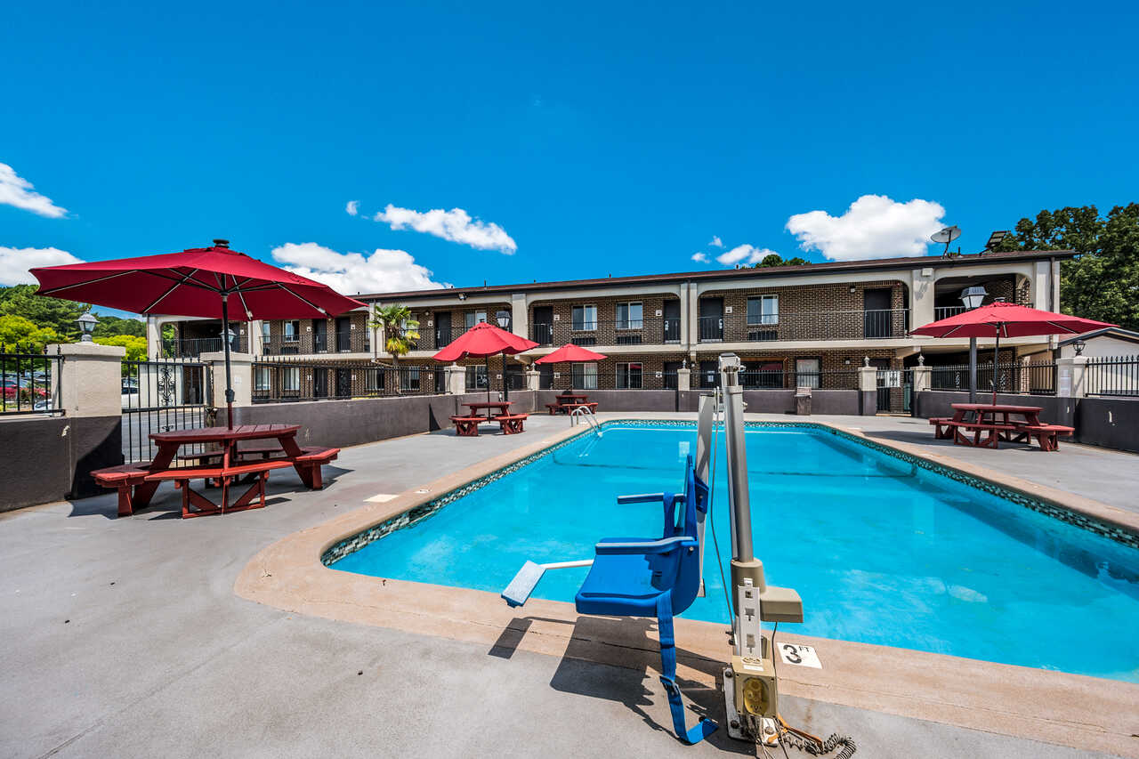 Econo Lodge Inn & Suites - Outdoor Pool-3