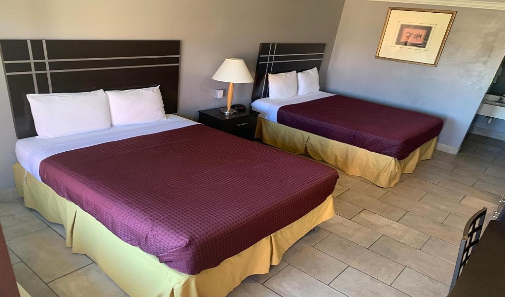 Executive Inn & Suites Beeville - Double Beds Room-1