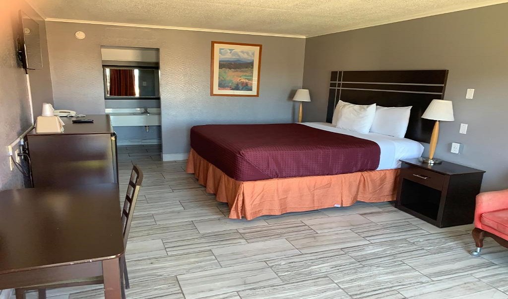 Executive Inn & Suites Beeville - Single Bed Room-1