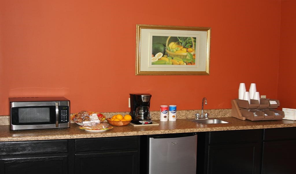 Express Inn and Suites Trion - Breakfast Area