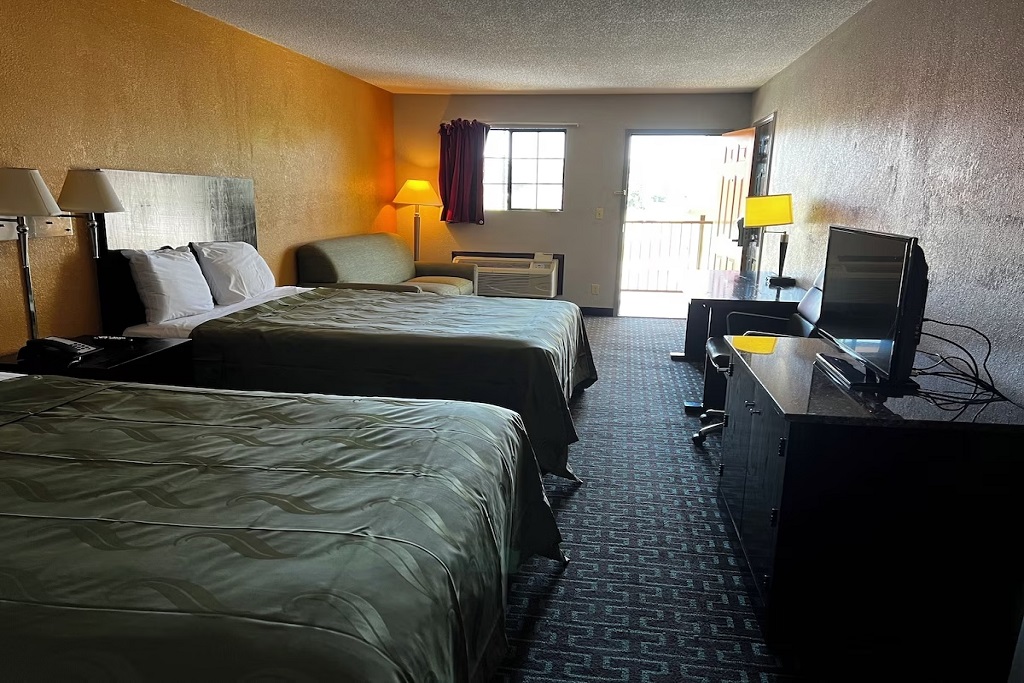 Express Inn and Suites Trion - Double Beds Room-4