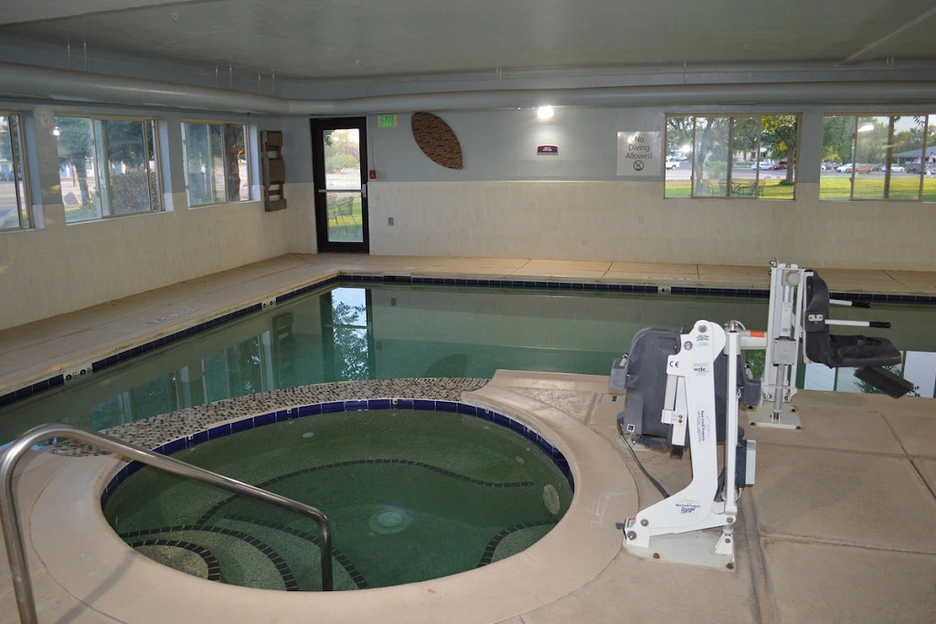 First Choice Inns at the Swell - Indoor Spa Tub