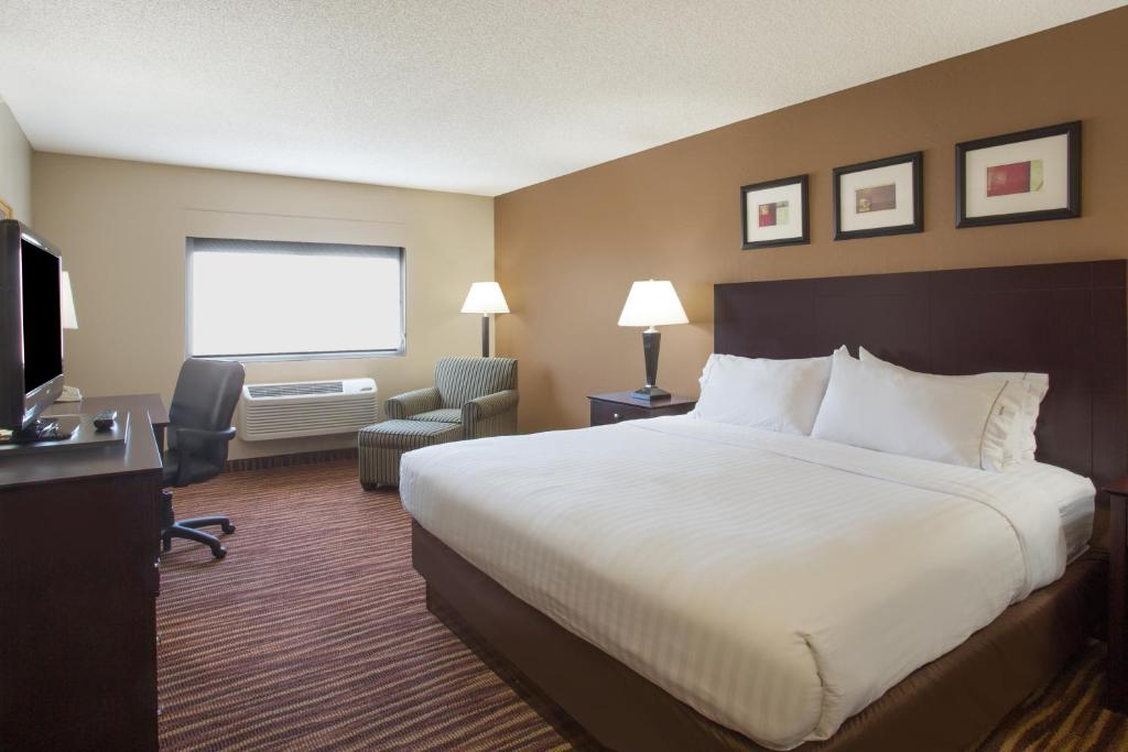 First Choice Inns at the Swell - Single Bedroom-1