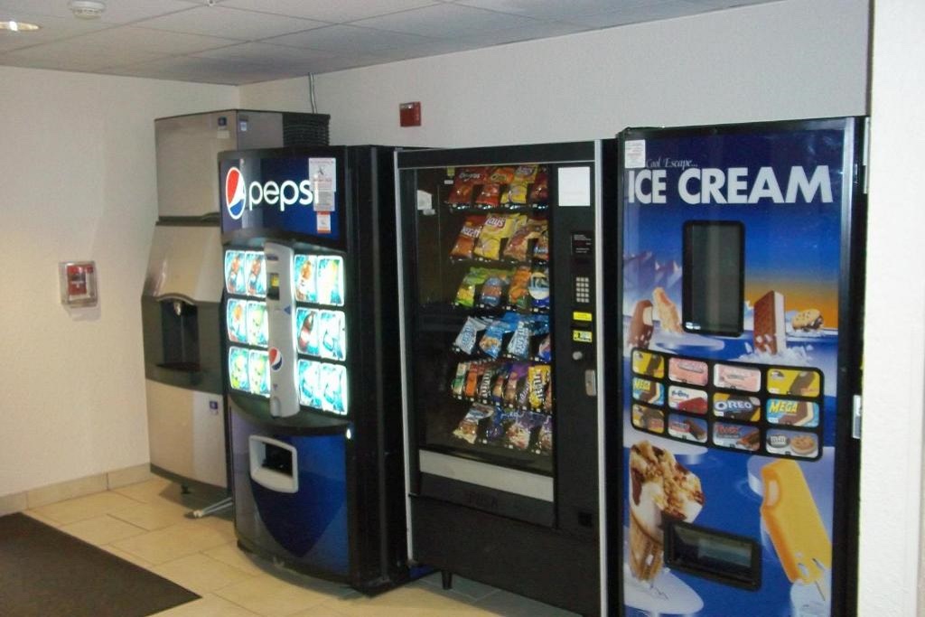 Baymont I-Drive Orlando Hotel - Vending Area