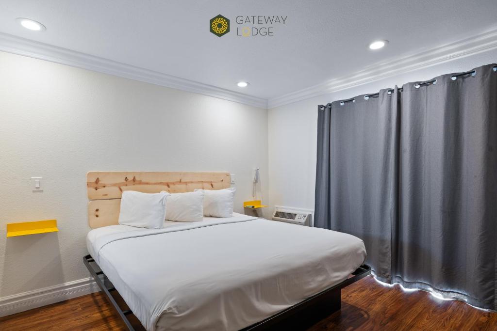 Gateway Lodge - Single Bedroom-2
