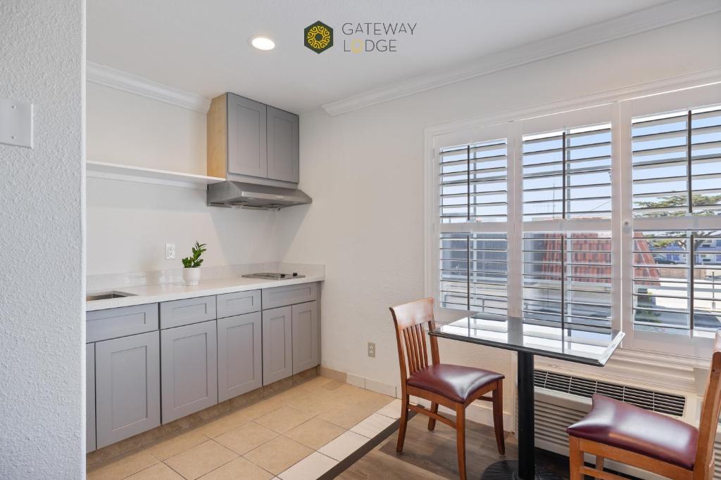Gateway Lodge - Two Double Bedroom-3