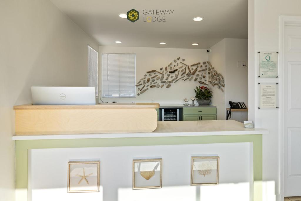 Gateway Lodge - Lobby Area-2