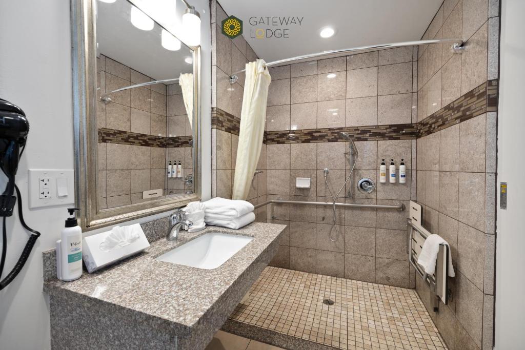 Gateway Lodge - Room Bathroom-1