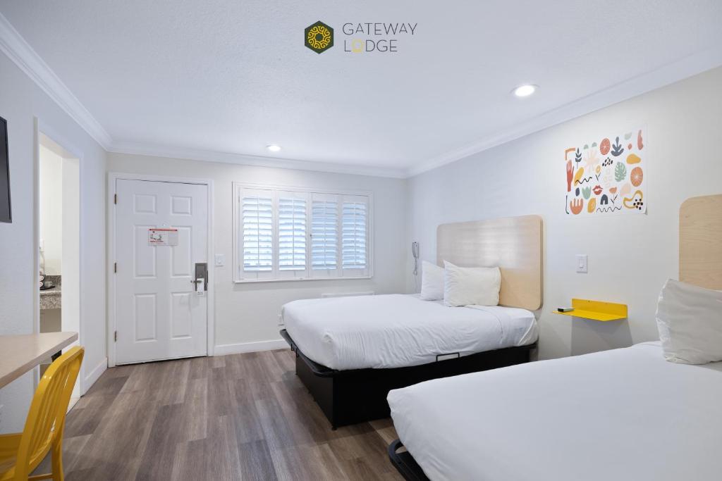 Gateway Lodge - Two Double Bedroom-1