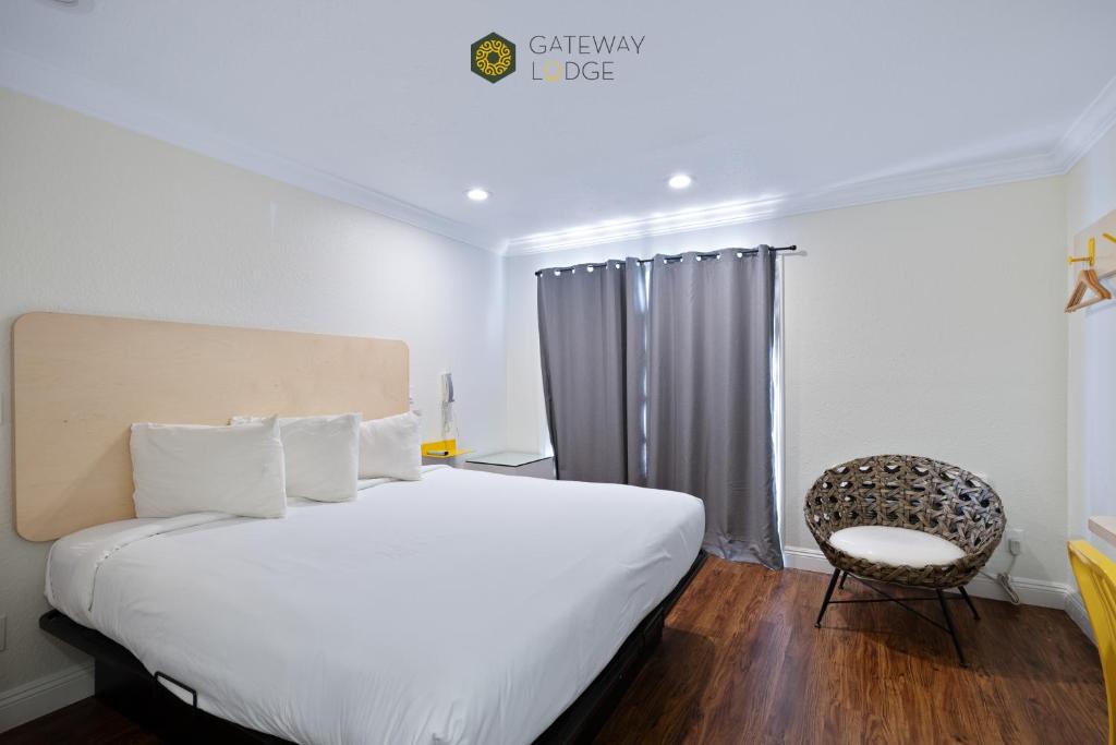 Gateway Lodge - Single Bedroom-7