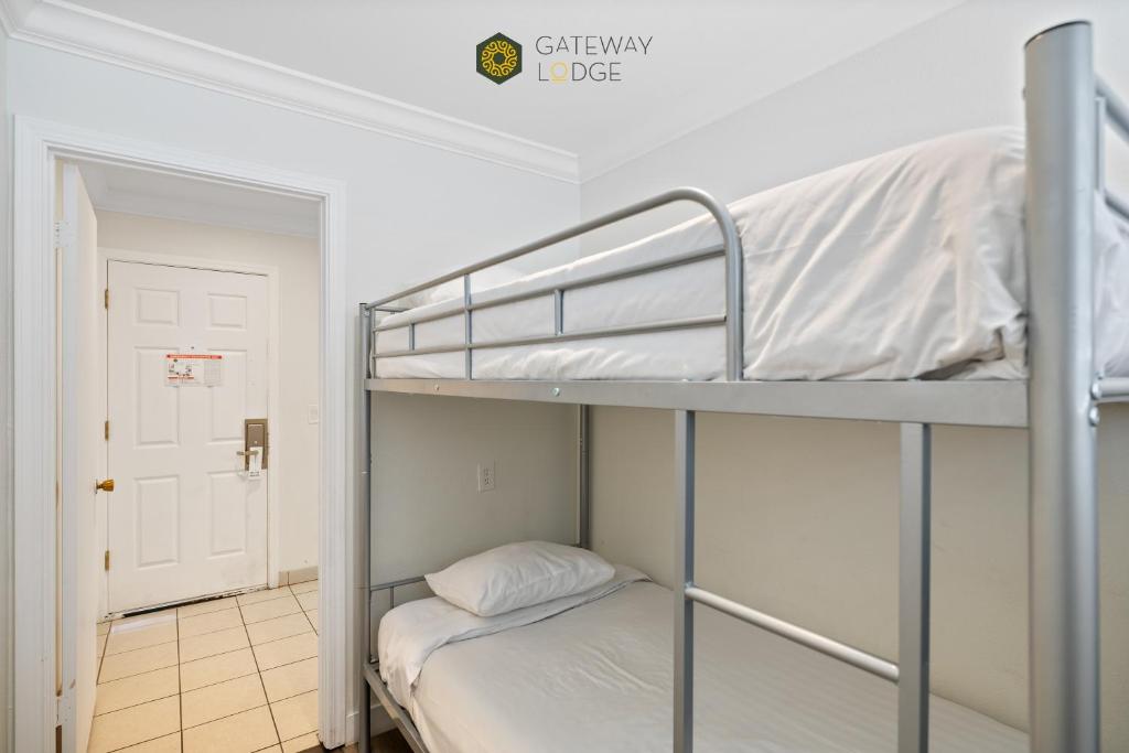 Gateway Lodge - Family Suite Room