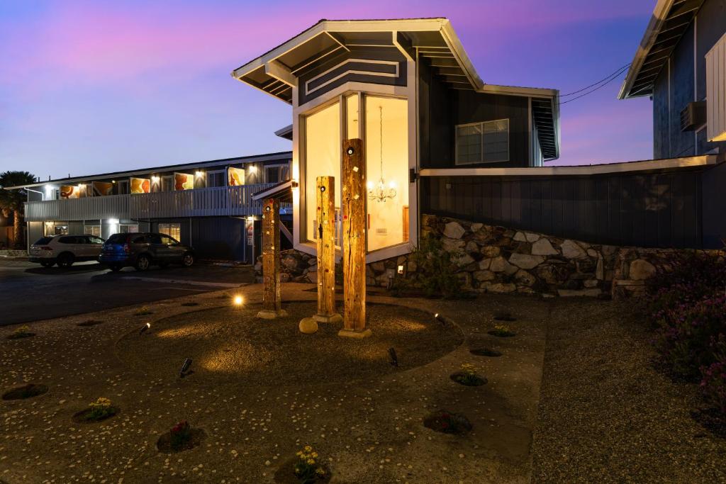 Gateway Lodge - Hotel Exterior-2