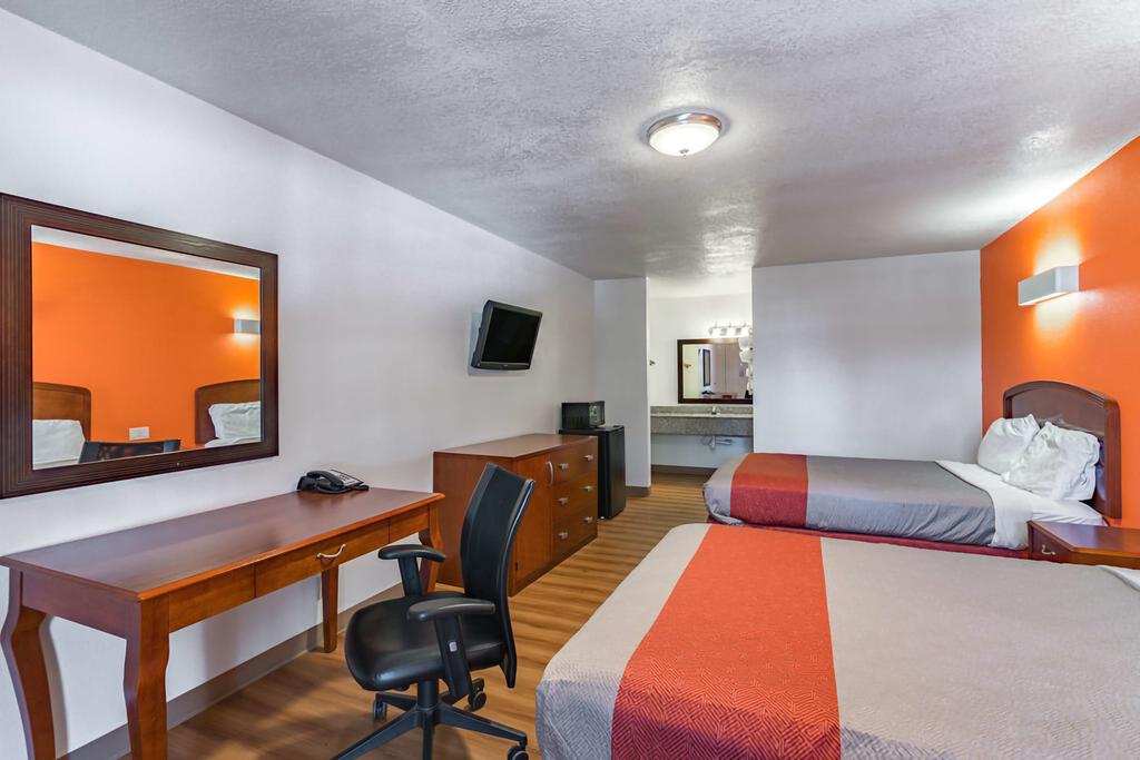 Giddings Executive inn - Double Beds Room