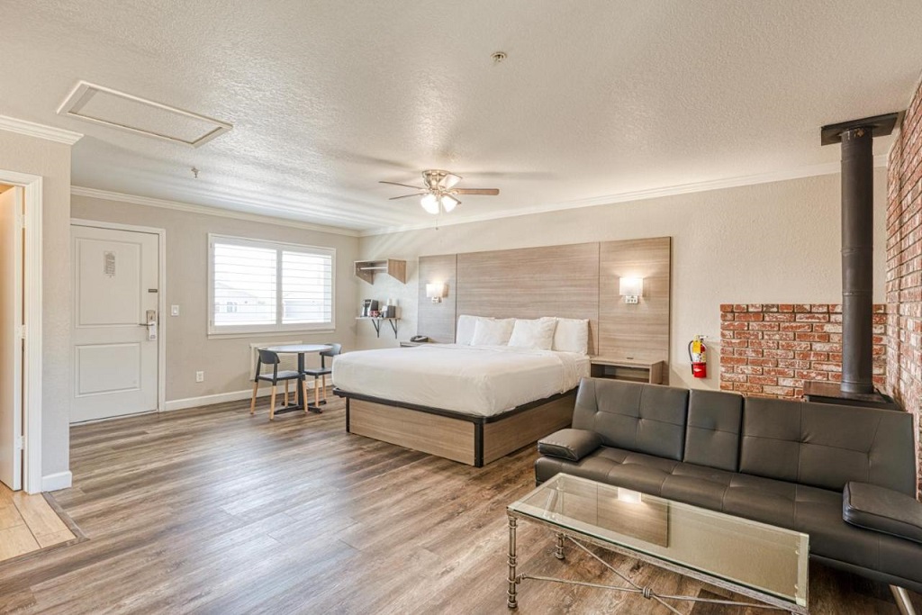 Harbor House Inn - Single Bedroom-8