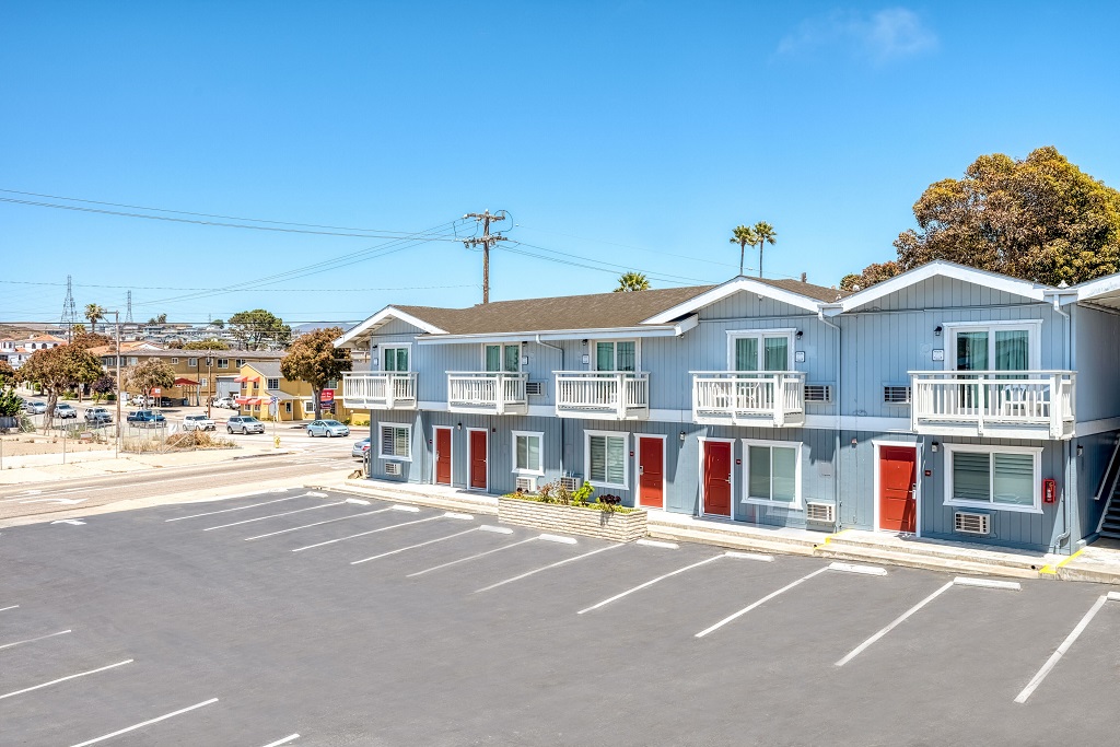 Harbor House Inn - Parking Space