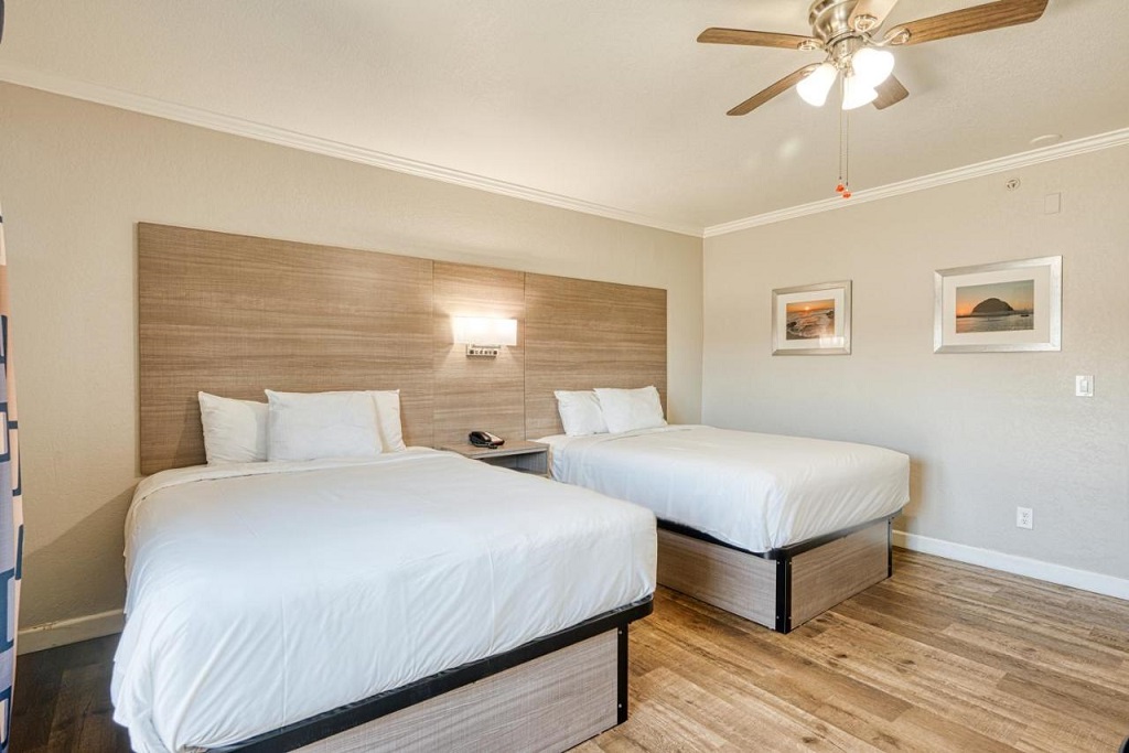 Harbor House Inn - Two Double Bedroom-1