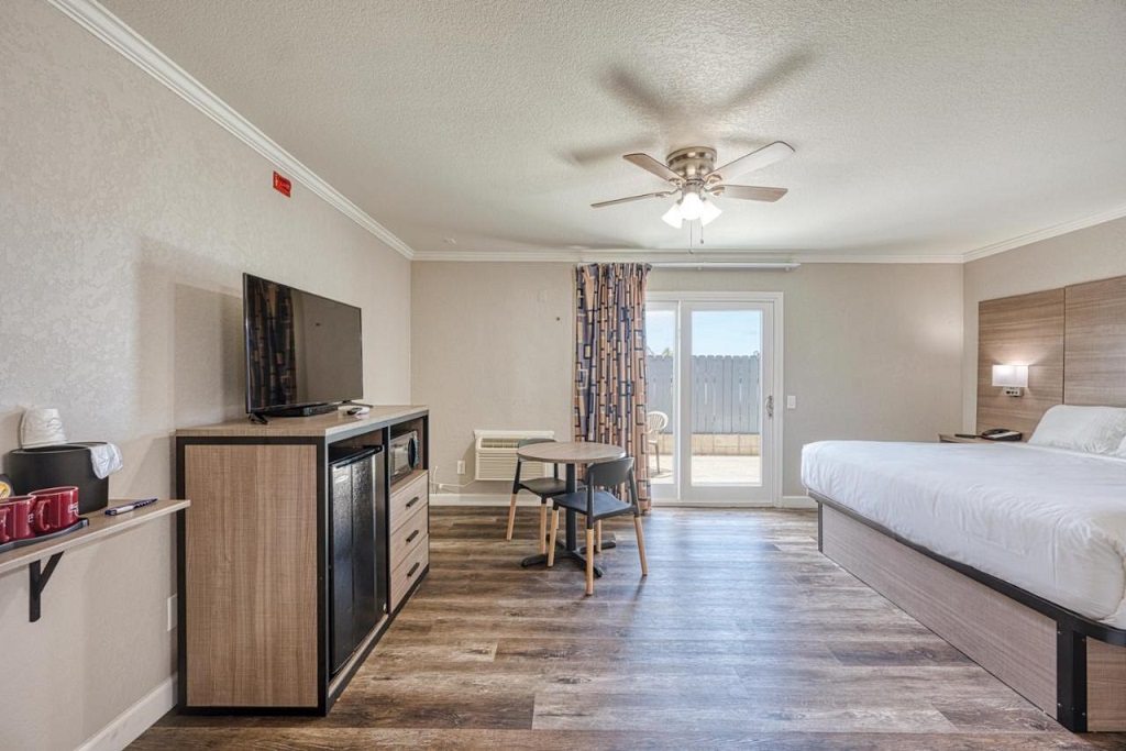 Harbor House Inn - Single Bedroom-6