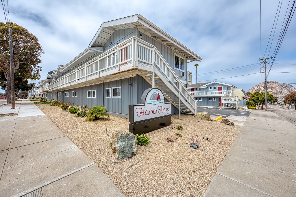 Harbor House Inn - Hotel Exterior-2