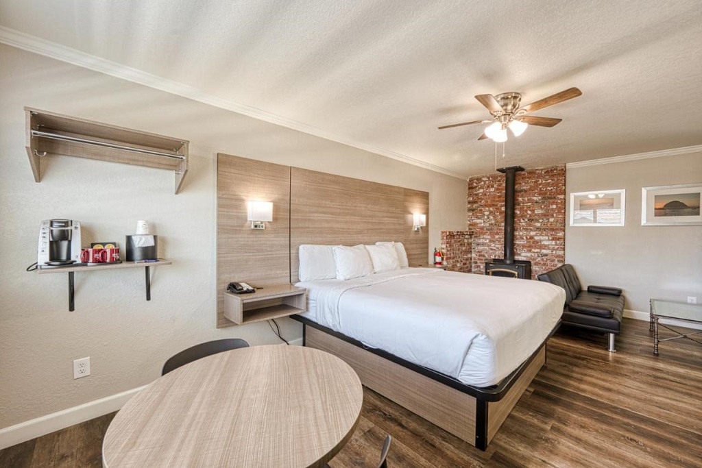 Harbor House Inn - Single Bedroom-3