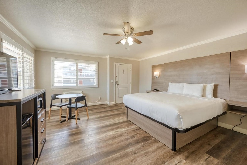 Harbor House Inn - Single Bedroom-4