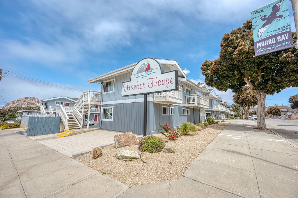 Harbor House Inn - Hotel Exterior-1