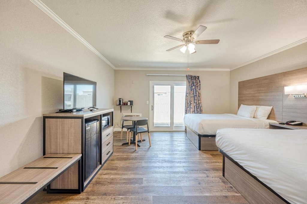 Harbor House Inn - Two Double Bedroom-3