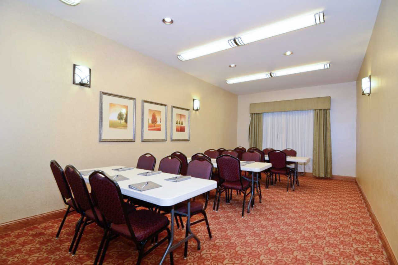 Heritage Hotel and Suites - Meeting Area