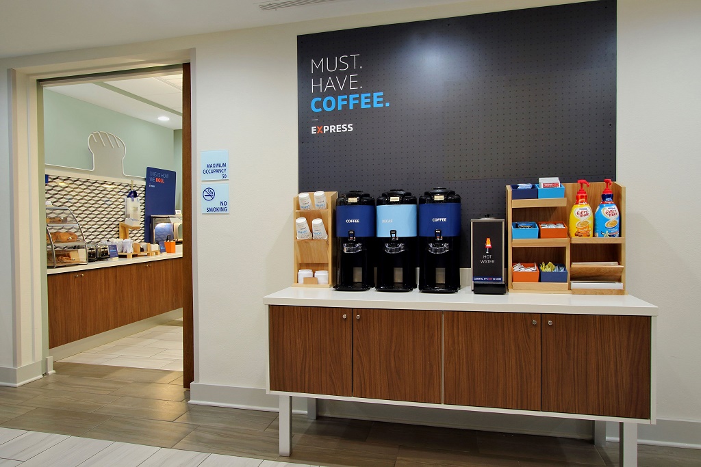 Holiday Inn Express South Davenport - Breakfast Area-2