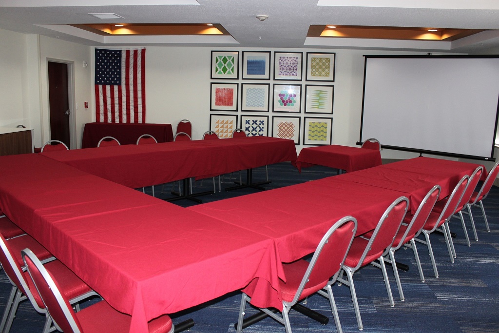 Holiday Inn Express South Davenport - Meeting Area